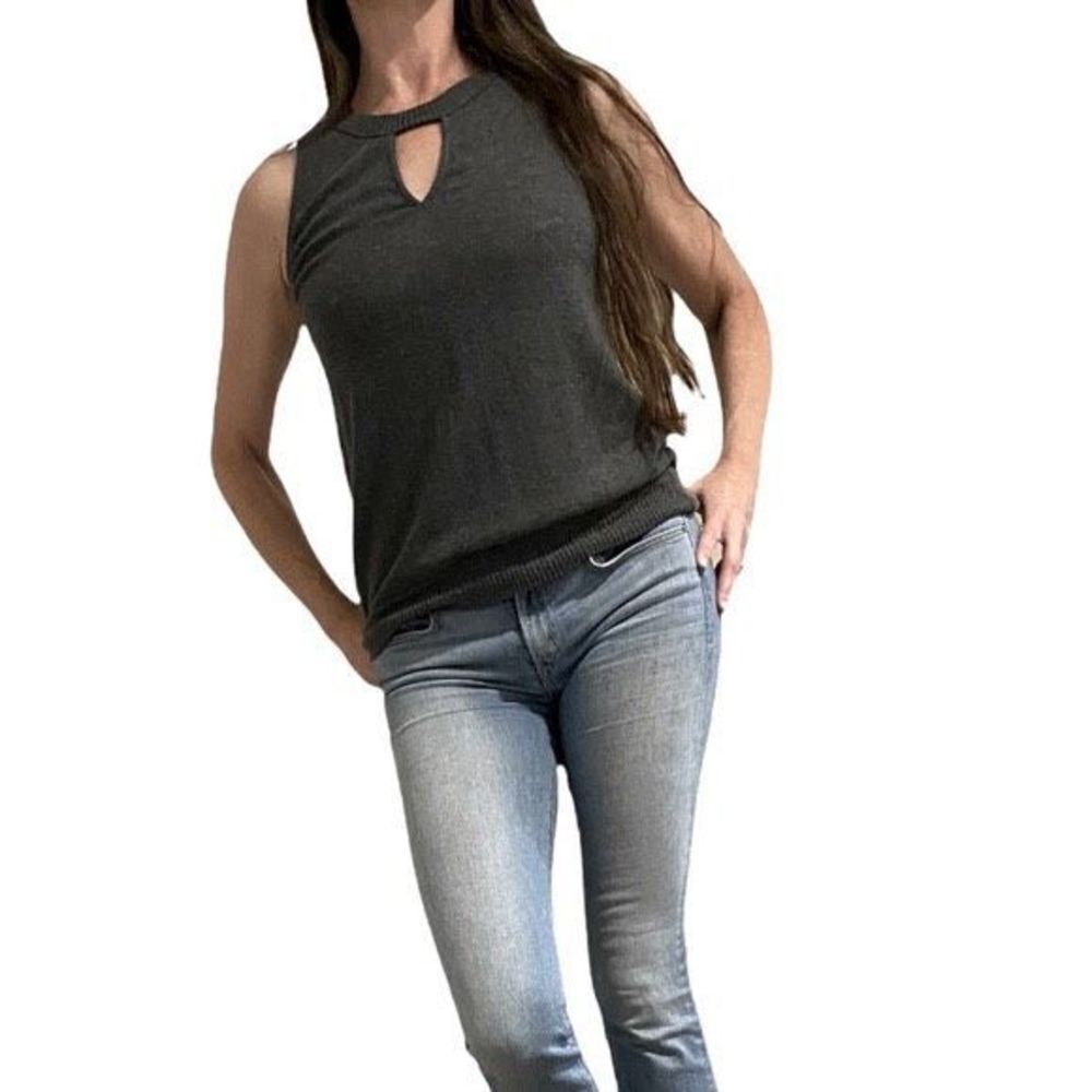 🔥5 for $25 sale🔥 Feel the Piece Terre Jacobs Gray Sleeveless Keyhole sweater
